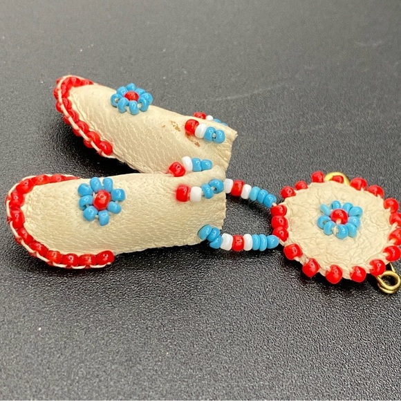 Handmade Native American Beaded Moccasin Brooch Pin - Real Leather - Picture 9 of 9